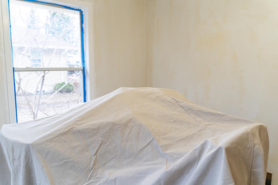 covering furniture with tarp to protect